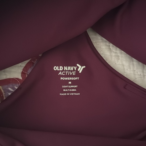 Old Navy Active Powersoft Built-In Bra Top - Picture 3 of 4